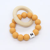 Bijtring met letter - Klein Atelier