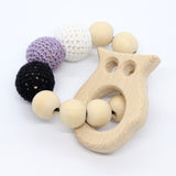 Bijtring met houten figuurtje - Klein Atelier