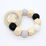 Bijtring met hexagoon en omhaakte kralen - Klein Atelier