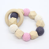 Bijtring met hexagoon en omhaakte kralen - Klein Atelier